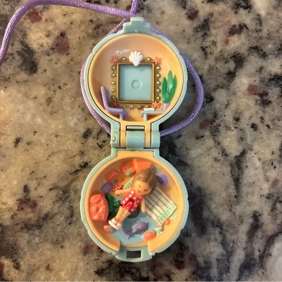 Vintage polly pocket necklace with Purple Cord - Picture 4 of 7